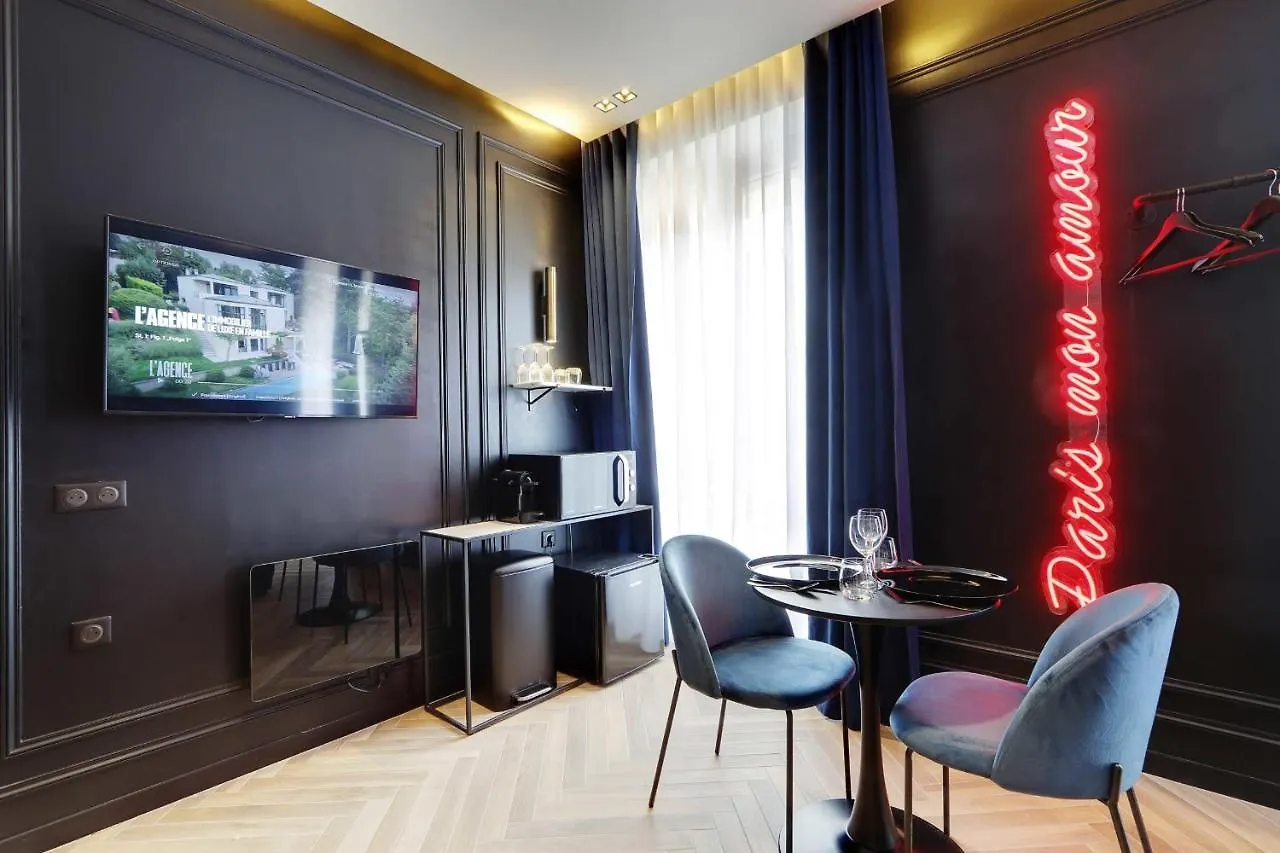 Couples Getaway Unit With Jacuzzi - City Center Paris Frankreich