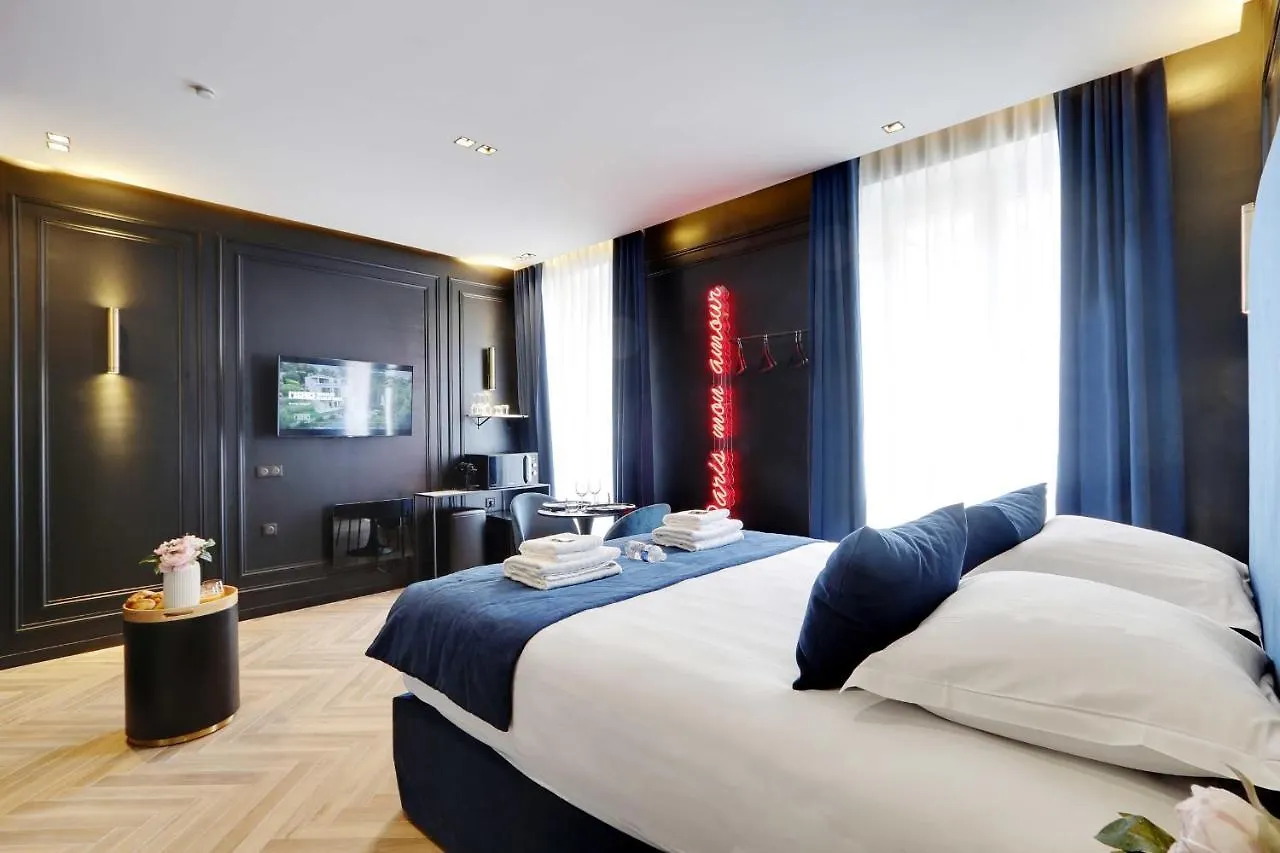 Couples Getaway Unit With Jacuzzi - City Center Paris 0*,  Frankrig